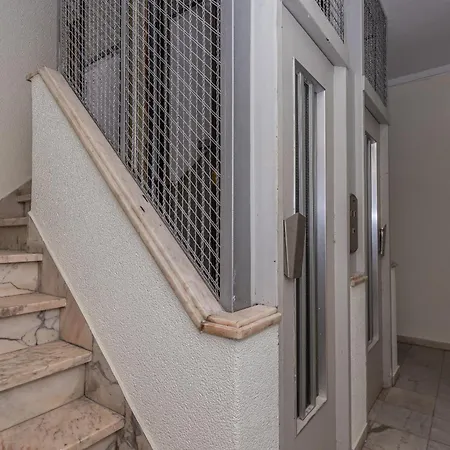 T2 Furnished In Central Lisbon, Portugal Апартаменты *